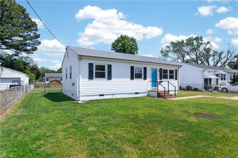 Photo 3 of 22 residential for sale in Hampton virginia