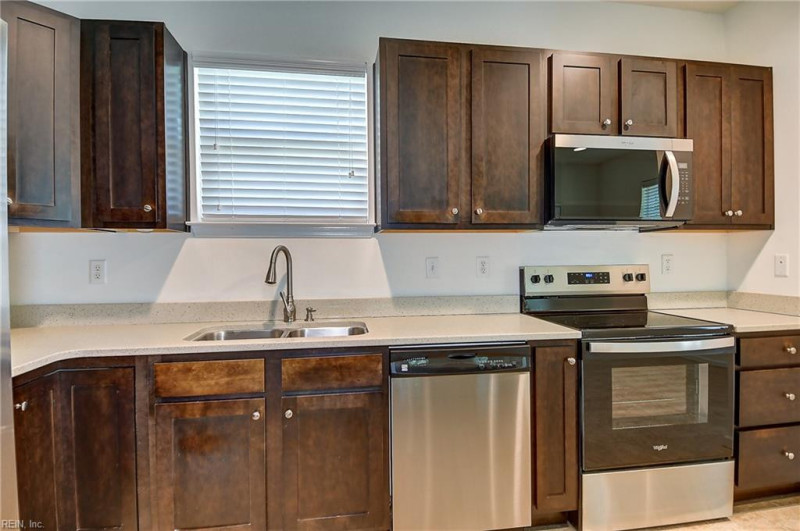 Photo 6 of 40 residential for sale in Chesapeake virginia