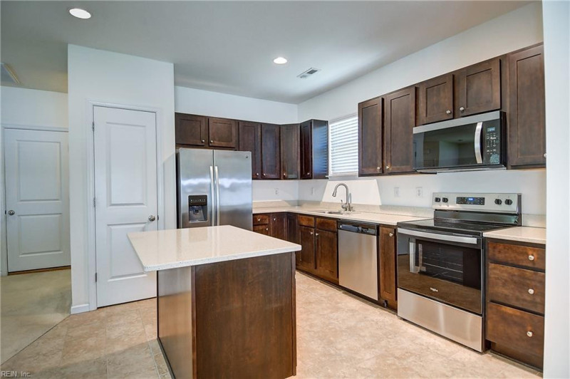Photo 7 of 40 residential for sale in Chesapeake virginia