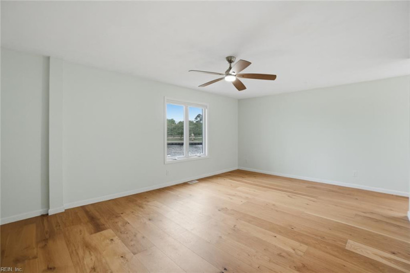 Photo 13 of 33 residential for sale in Chesapeake virginia