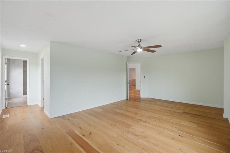 Photo 14 of 33 residential for sale in Chesapeake virginia