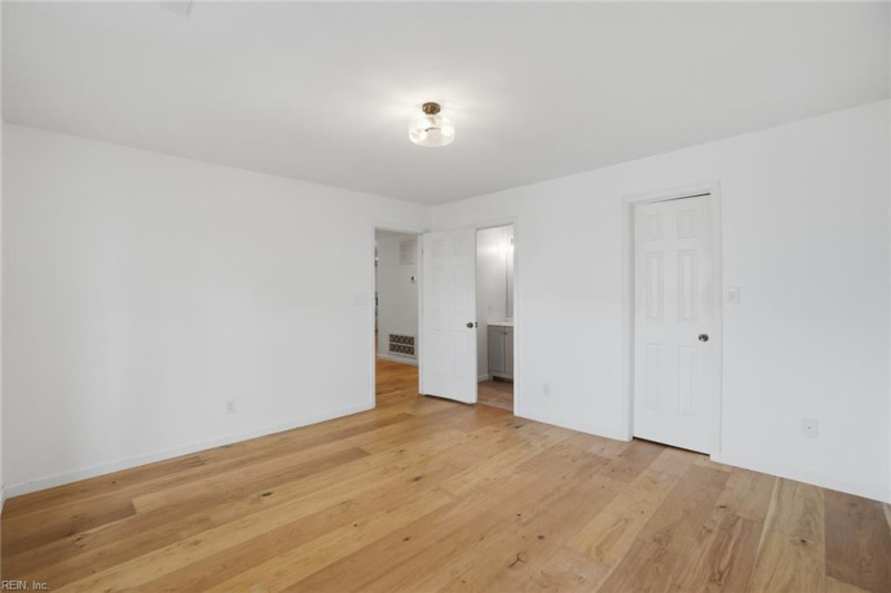 Photo 21 of 33 residential for sale in Chesapeake virginia