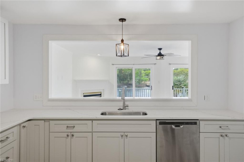 Photo 4 of 33 residential for sale in Chesapeake virginia
