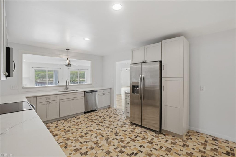 Photo 5 of 33 residential for sale in Chesapeake virginia