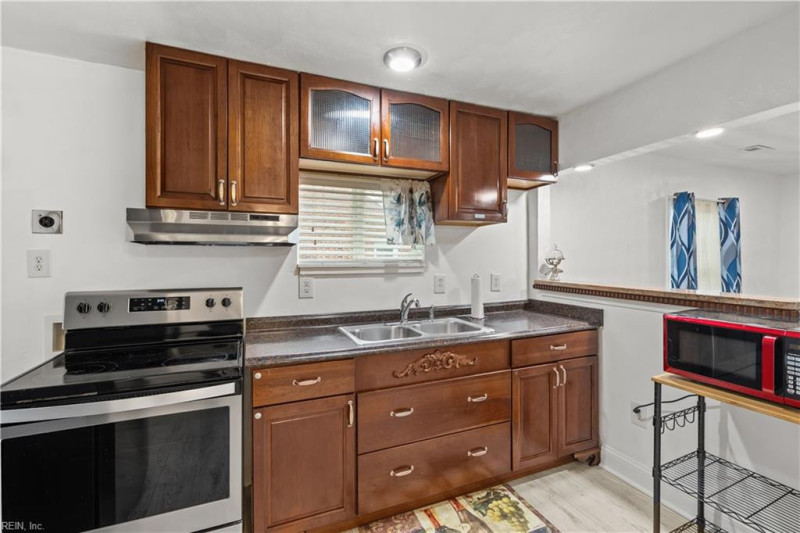 Photo 10 of 28 residential for sale in Portsmouth virginia