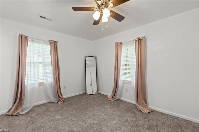 Photo 14 of 28 residential for sale in Portsmouth virginia