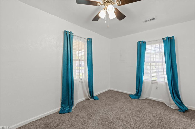 Photo 17 of 28 residential for sale in Portsmouth virginia
