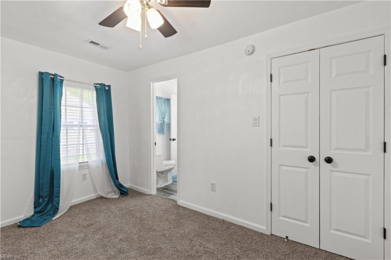 Photo 18 of 28 residential for sale in Portsmouth virginia