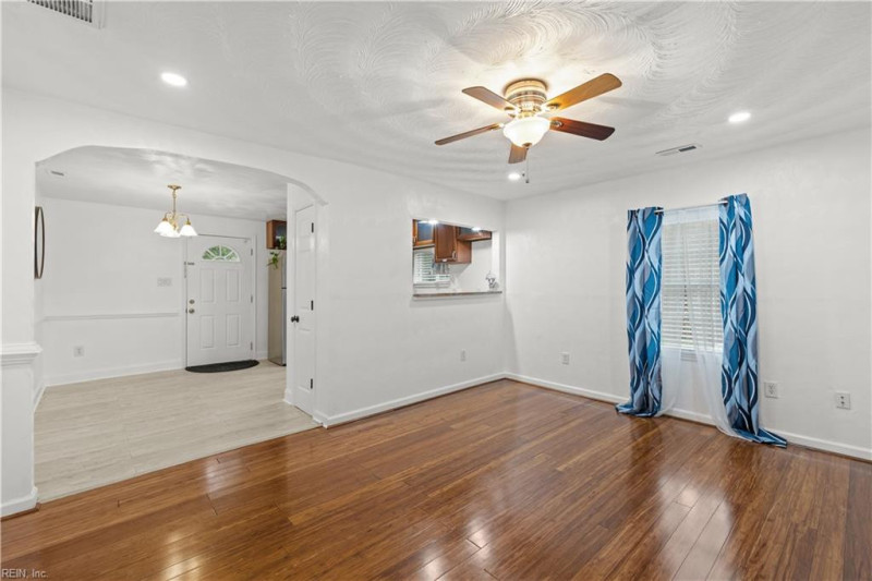 Photo 5 of 28 residential for sale in Portsmouth virginia