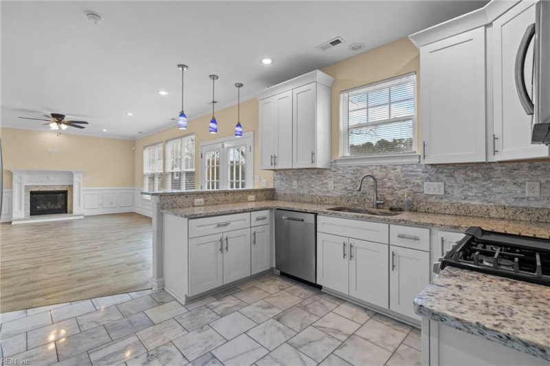 Photo 4 of 27 residential for sale in Hampton virginia