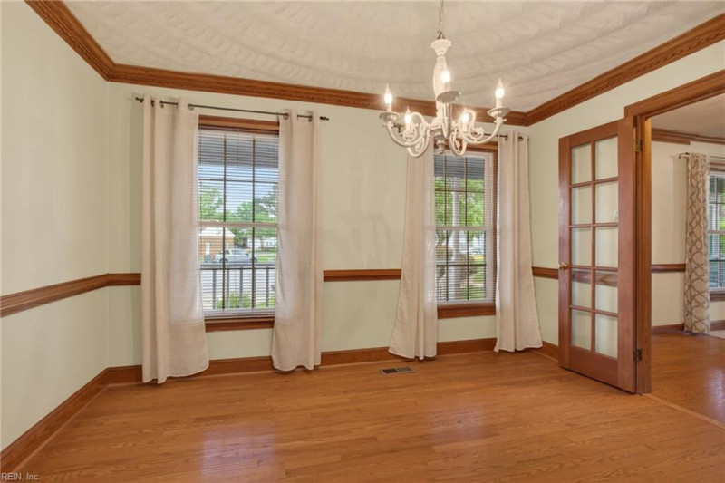 Photo 11 of 39 residential for sale in Chesapeake virginia