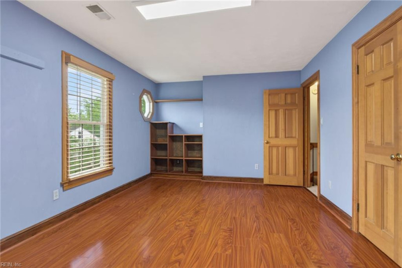 Photo 17 of 39 residential for sale in Chesapeake virginia