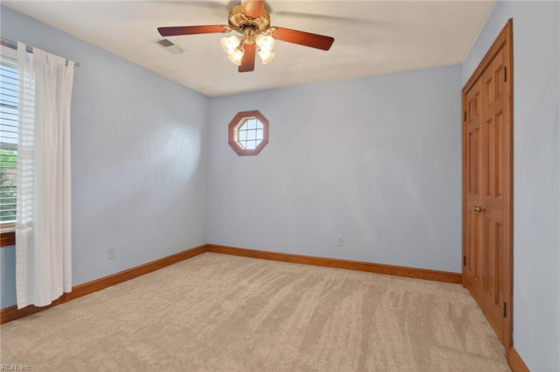 Photo 18 of 39 residential for sale in Chesapeake virginia