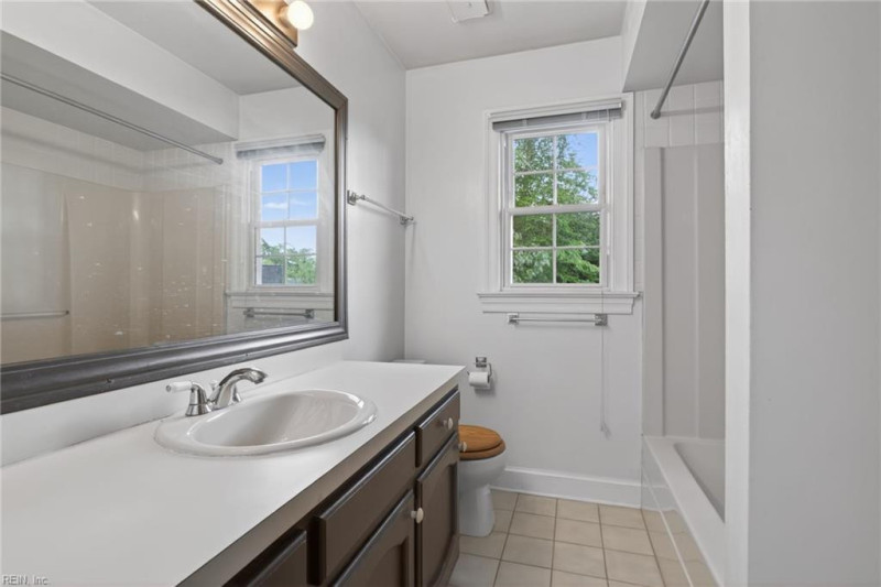 Photo 20 of 39 residential for sale in Chesapeake virginia