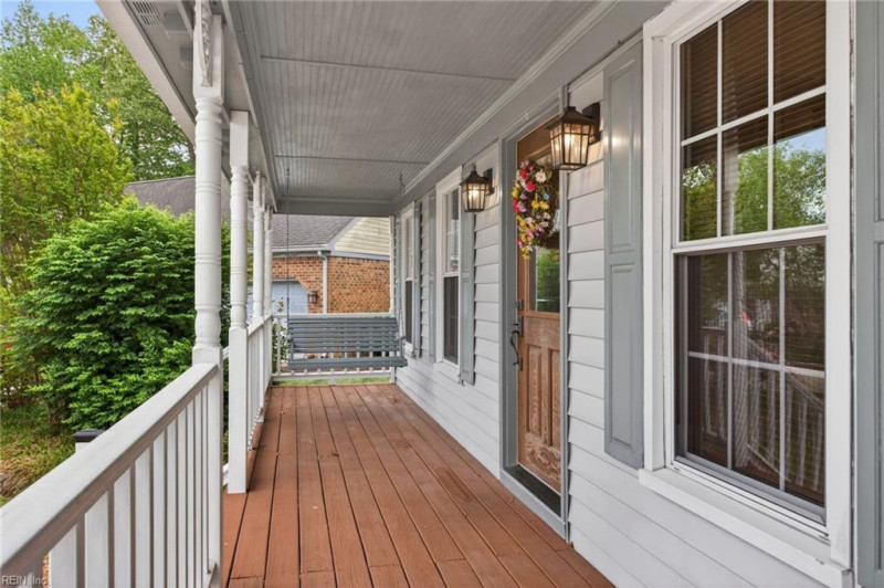 Photo 3 of 39 residential for sale in Chesapeake virginia