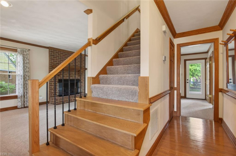 Photo 4 of 39 residential for sale in Chesapeake virginia
