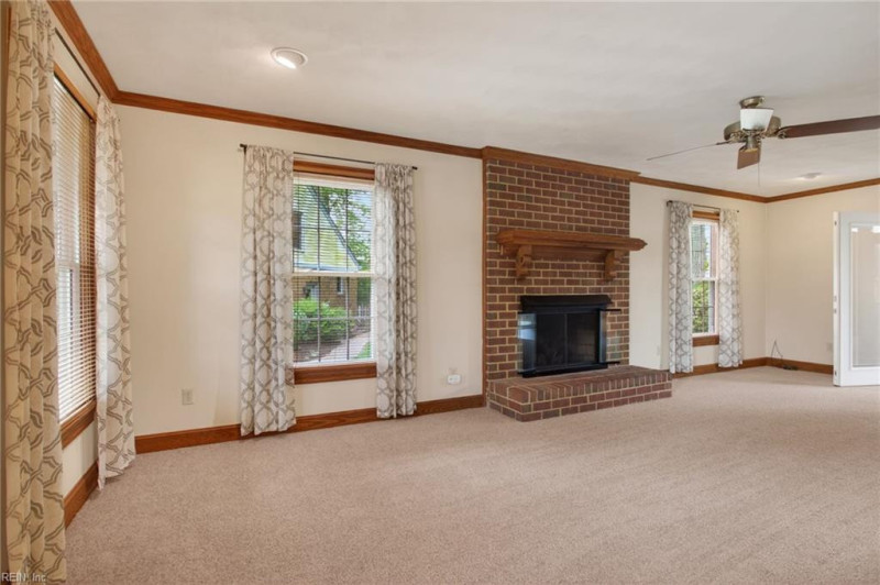 Photo 5 of 39 residential for sale in Chesapeake virginia
