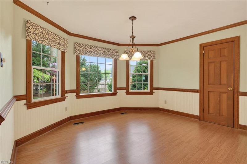 Photo 8 of 39 residential for sale in Chesapeake virginia