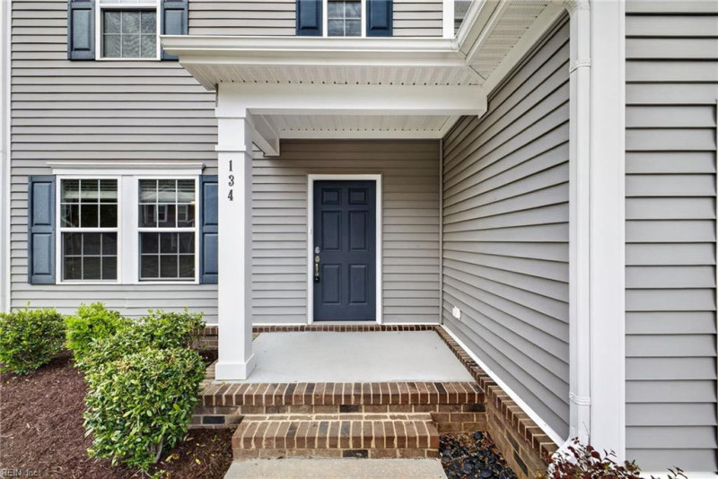Photo 3 of 35 residential for sale in Suffolk virginia