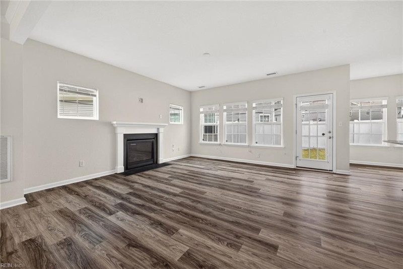 Photo 7 of 35 residential for sale in Suffolk virginia