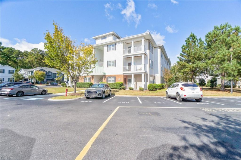 Photo 4 of 21 residential for sale in Chesapeake virginia