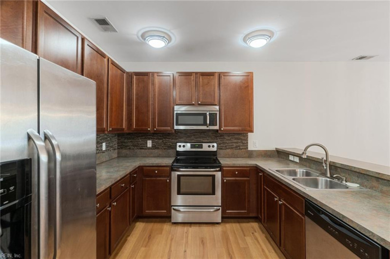 Photo 9 of 21 residential for sale in Chesapeake virginia