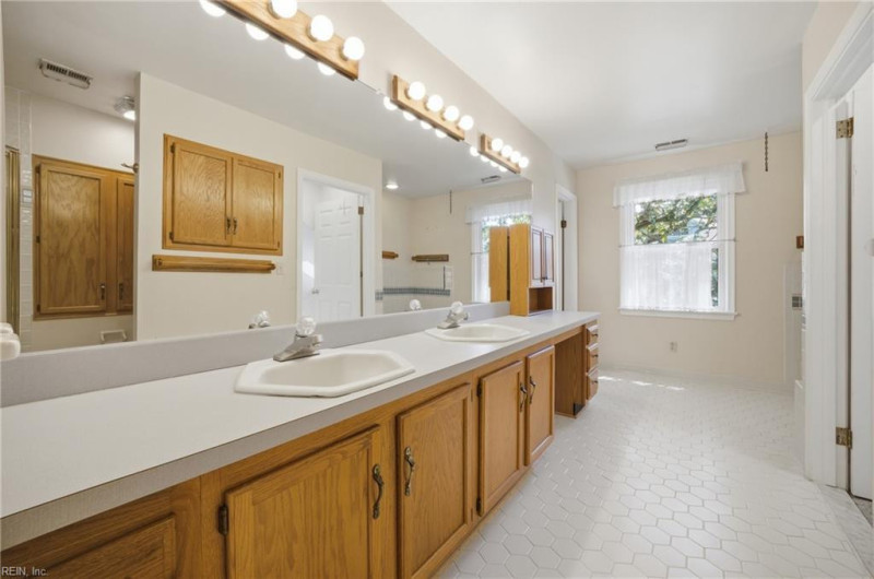 Photo 12 of 44 residential for sale in Norfolk virginia