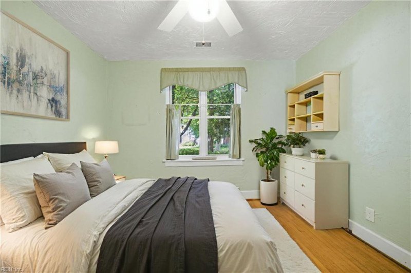 Photo 16 of 44 residential for sale in Norfolk virginia