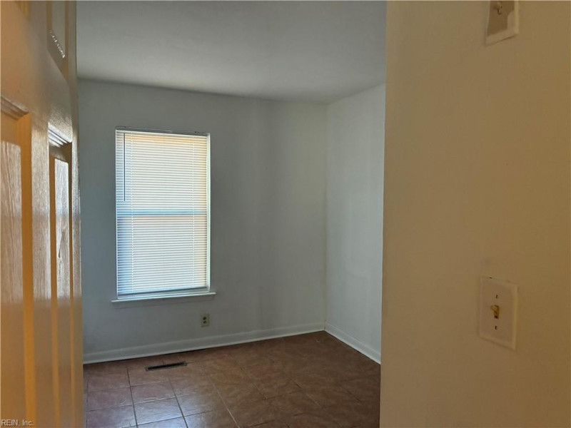 Photo 13 of 19 residential for sale in Chesapeake virginia