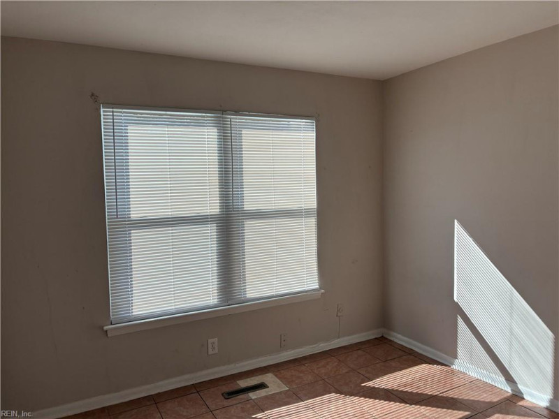 Photo 16 of 19 residential for sale in Chesapeake virginia