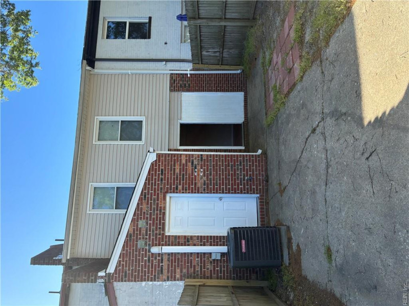 Photo 2 of 19 residential for sale in Chesapeake virginia