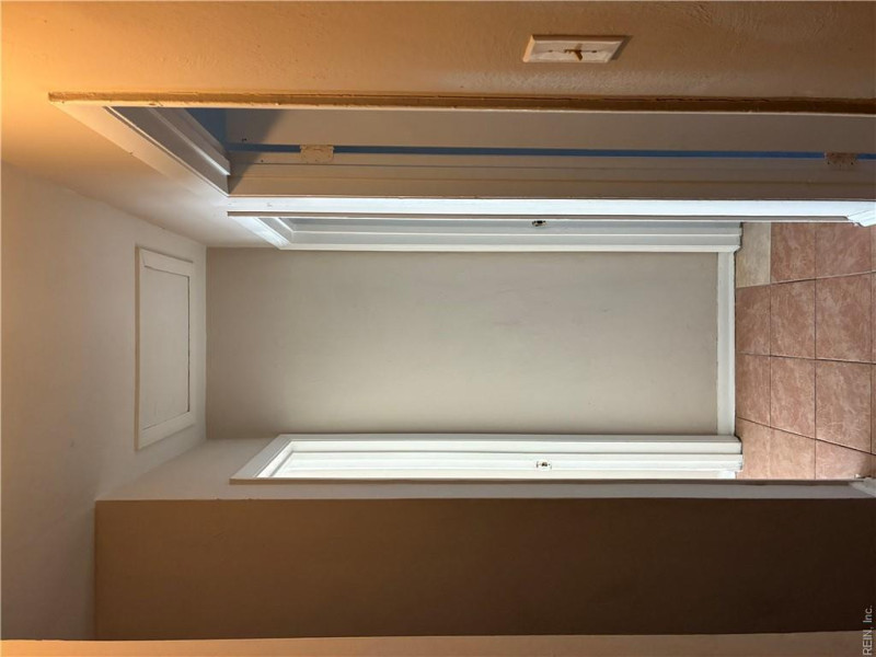 Photo 4 of 19 residential for sale in Chesapeake virginia