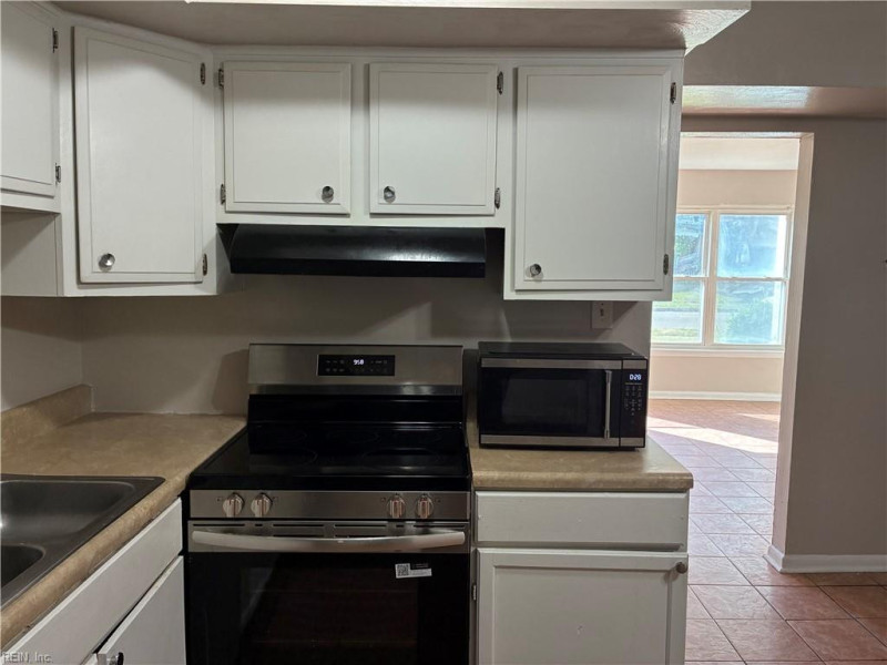 Photo 6 of 19 residential for sale in Chesapeake virginia