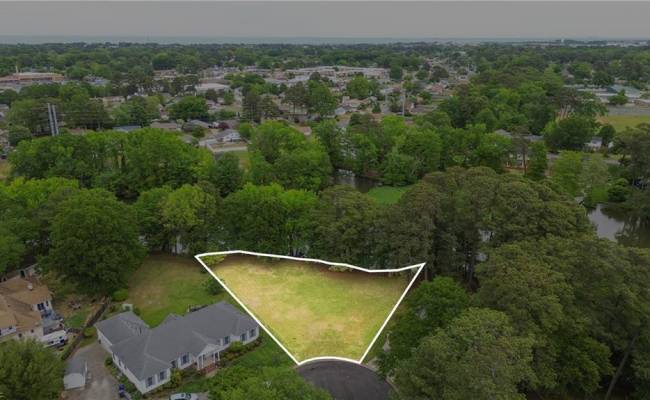 2035 Foxs Lair Trail, Norfolk, VA 23518