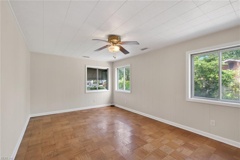 Photo 12 of 41 residential for sale in Suffolk virginia