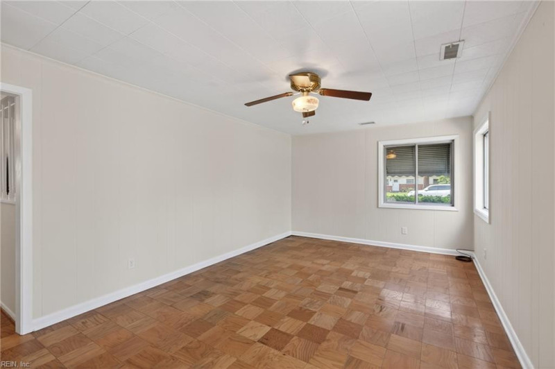 Photo 13 of 41 residential for sale in Suffolk virginia