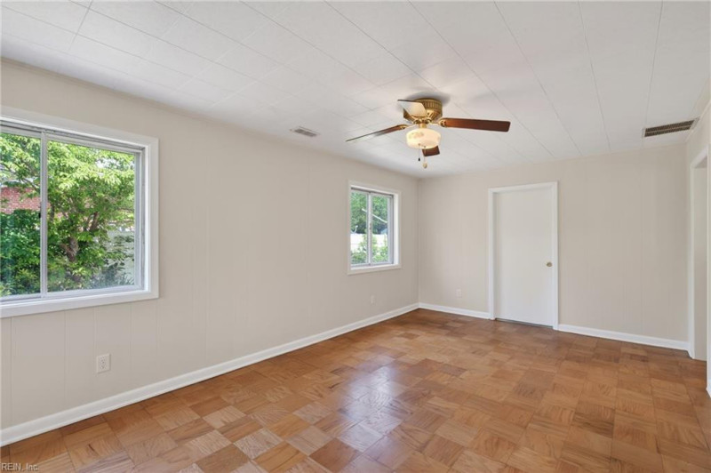 Photo 15 of 41 residential for sale in Suffolk virginia