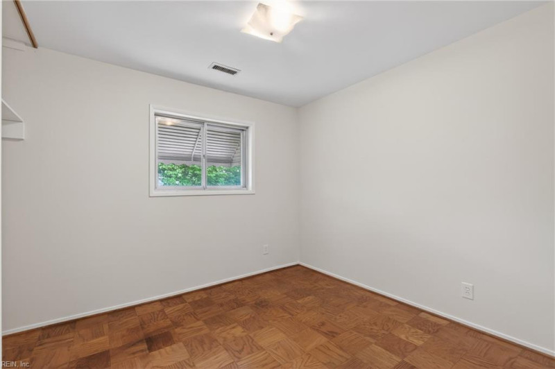 Photo 16 of 41 residential for sale in Suffolk virginia