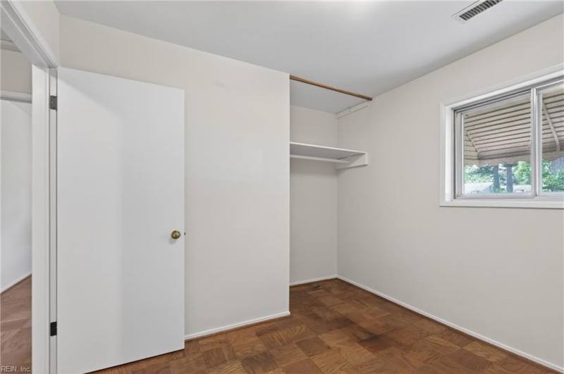 Photo 18 of 41 residential for sale in Suffolk virginia
