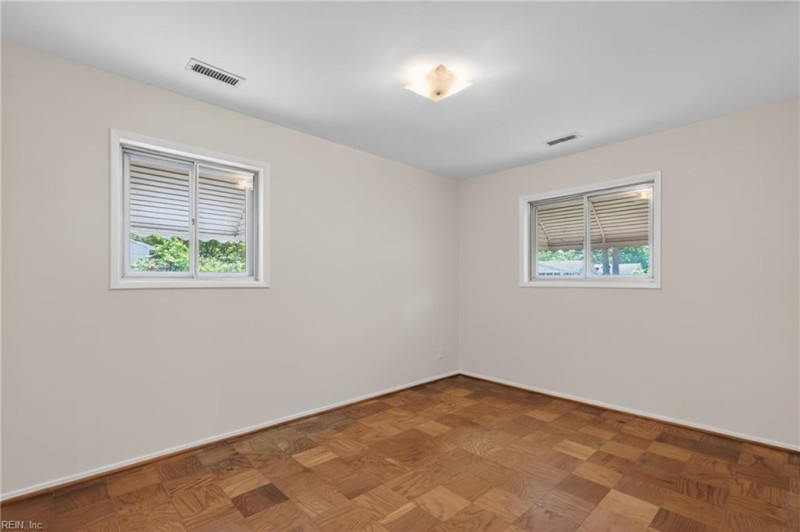 Photo 19 of 41 residential for sale in Suffolk virginia