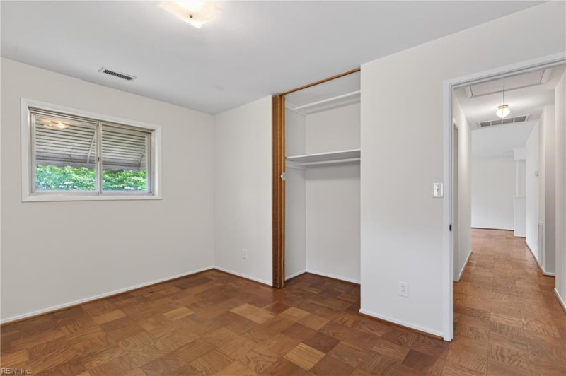 Photo 20 of 41 residential for sale in Suffolk virginia