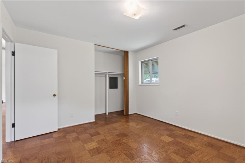 Photo 24 of 41 residential for sale in Suffolk virginia