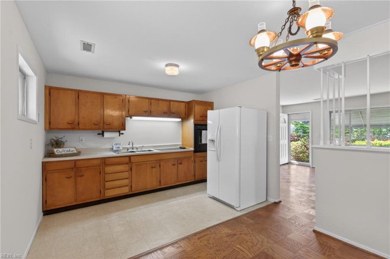 Photo 5 of 41 residential for sale in Suffolk virginia