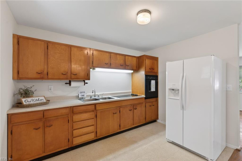 Photo 7 of 41 residential for sale in Suffolk virginia