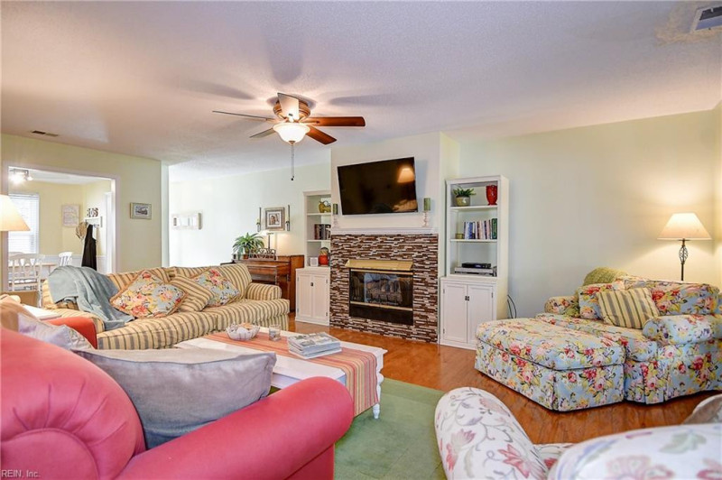 Photo 1 of 34 residential for sale in Chesapeake virginia