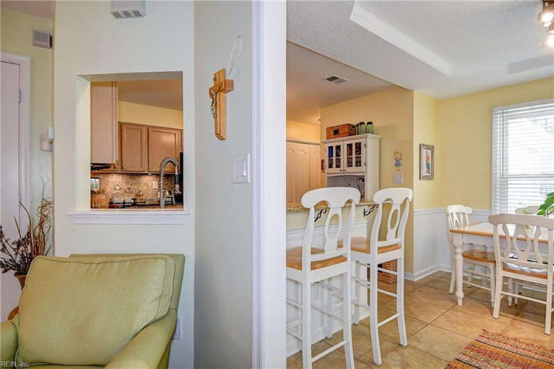 Photo 10 of 34 residential for sale in Chesapeake virginia
