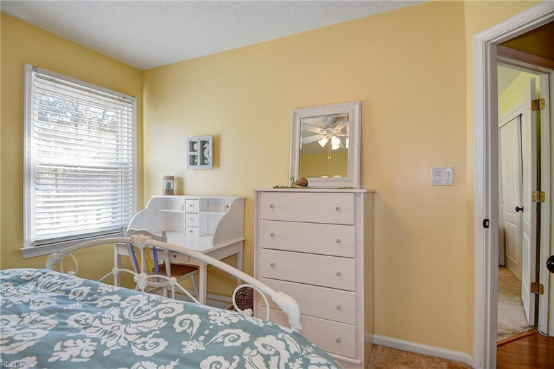 Photo 18 of 34 residential for sale in Chesapeake virginia