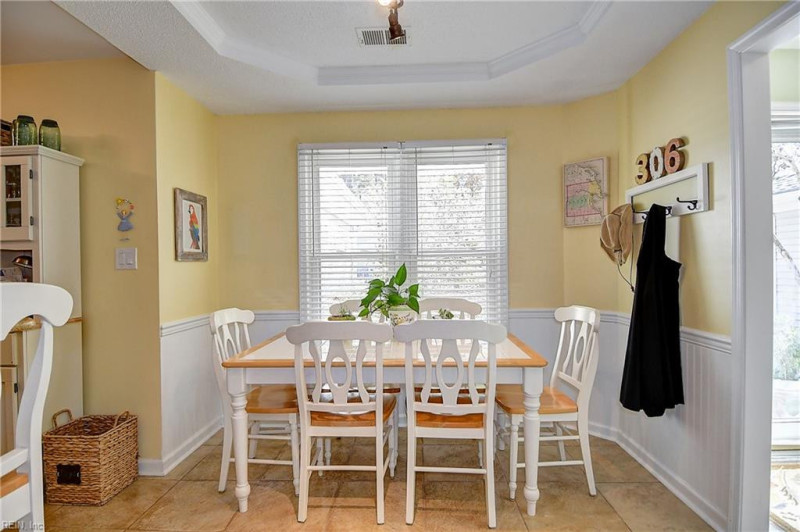 Photo 9 of 34 residential for sale in Chesapeake virginia
