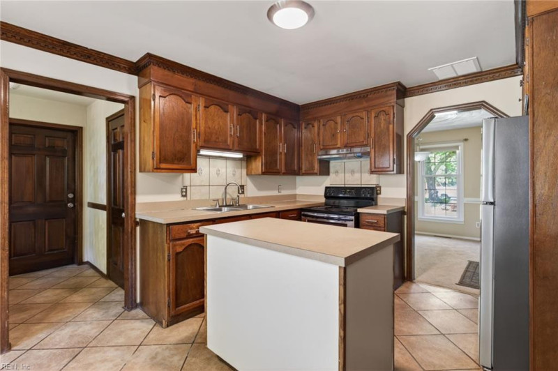 Photo 11 of 46 residential for sale in Chesapeake virginia