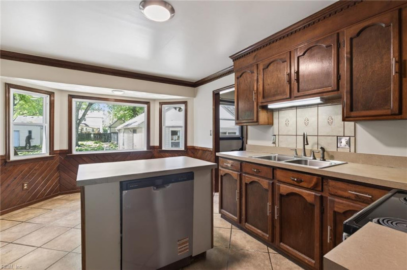 Photo 13 of 46 residential for sale in Chesapeake virginia